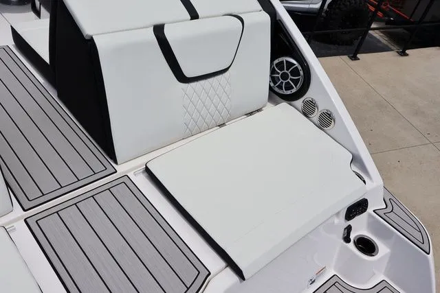 Slide: The Image of Yamaha 222S 2025 - 26