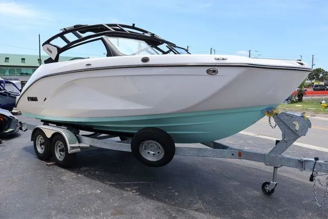 Slide: The Image of Yamaha 222S 2025 - 8