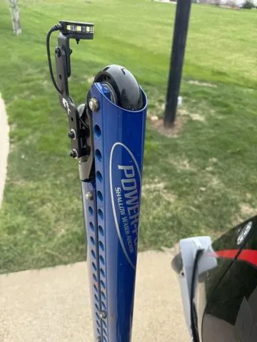 Slide: The Image of 2021 Tracker Nitro Z19 boat with blue Power-Pole shallow water anchor. - 11