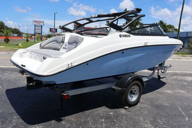 Slide: The Image of Yamaha AR190 2025 - 6