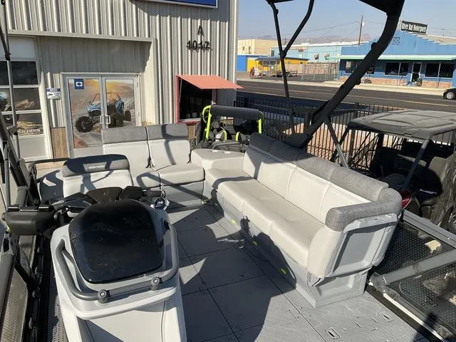 Slide: The Image of Sea-Doo Switch Sport 21 2024 - 8