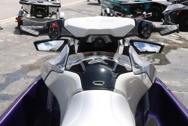 Slide: The Image of Sea-Doo GTI™ SE 130 IBR 2025 - 12