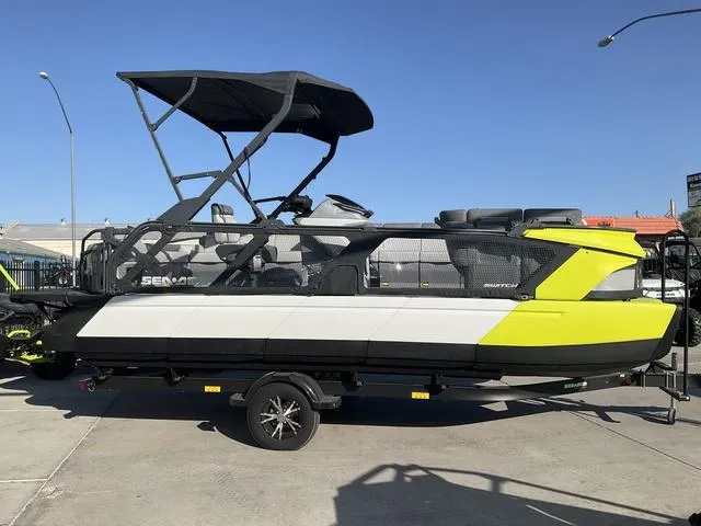 Slide: The Image of Sea-Doo Switch Cruise 21 2024 - 4