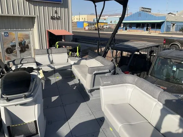 Slide: The Image of Sea-Doo Switch Cruise 21 2024 - 9