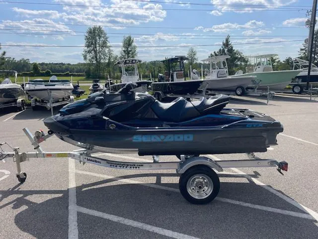 Slide: The Image of Sea-Doo GTX 2025 - 4