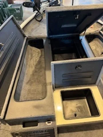 Slide: The Image of Tracker Savage 215 2025 - 11