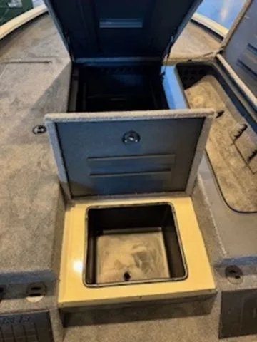 Slide: The Image of Tracker Savage 215 2025 - 12