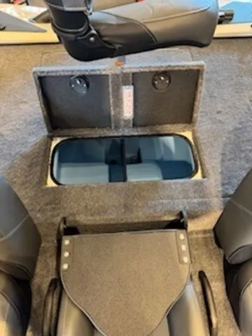 Slide: The Image of Tracker Savage 215 2025 - 21