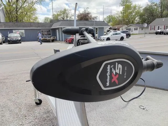 Slide: The Image of Crestliner Canadian 18 2004 - 10