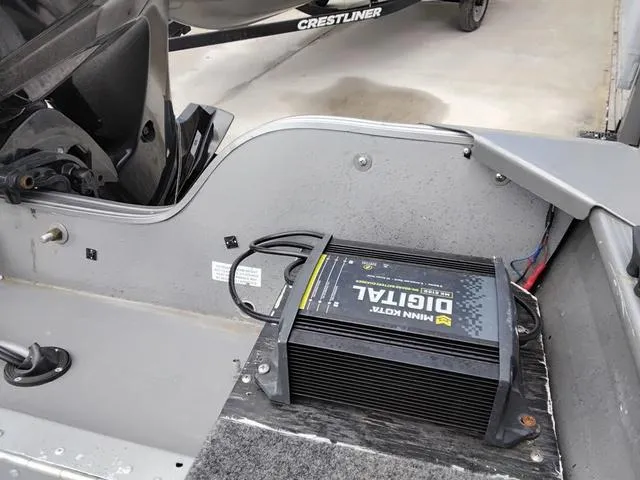 Slide: The Image of Crestliner Canadian 18 2004 - 11