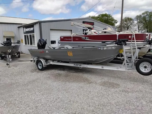 Slide: The Image of Crestliner Canadian 18 2004 - 14