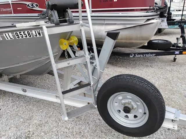 Slide: The Image of Crestliner Canadian 18 2004 - 15