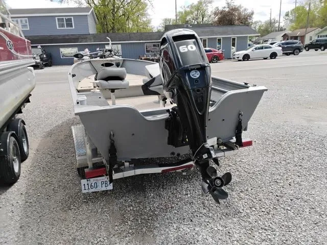 Slide: The Image of Crestliner Canadian 18 2004 - 5