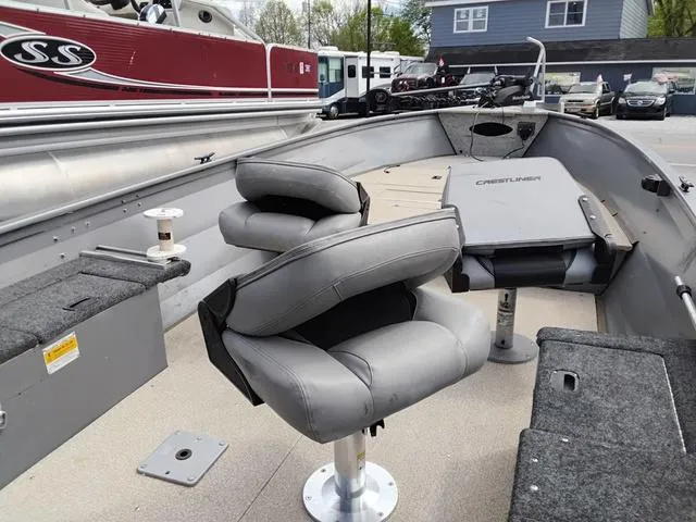 Slide: The Image of Crestliner Canadian 18 2004 - 6