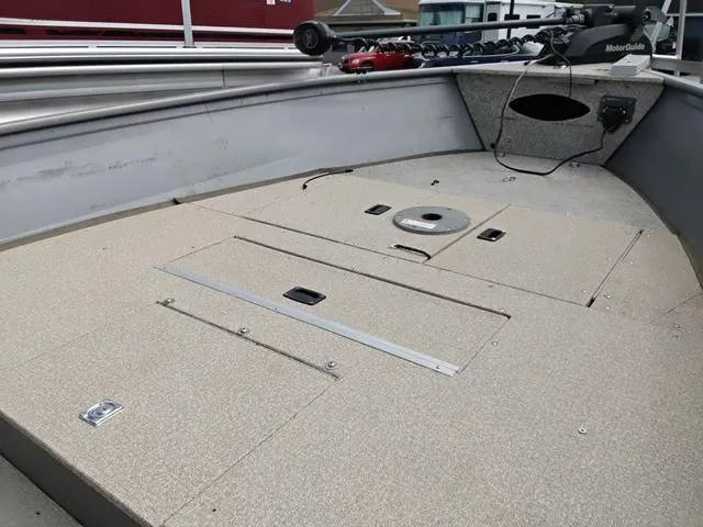 Slide: The Image of Crestliner Canadian 18 2004 - 8