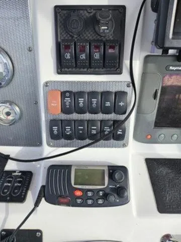 Slide: The Image of Control panel of a 2005 Baja 250 Sportfish Center Console boat. - 30