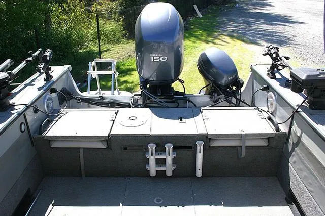 Slide: The Image of 2012 Alumacraft Trophy 205 Sport boat with Yamaha 150 engine, rear view. - 10