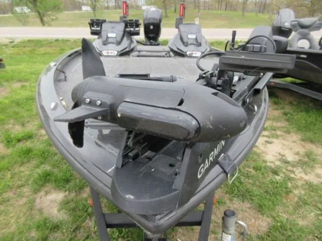 Slide: The Image of 2020 Vexus AVX1980 boat with Garmin electronics and Mercury 150 Pro XS engine. - 28