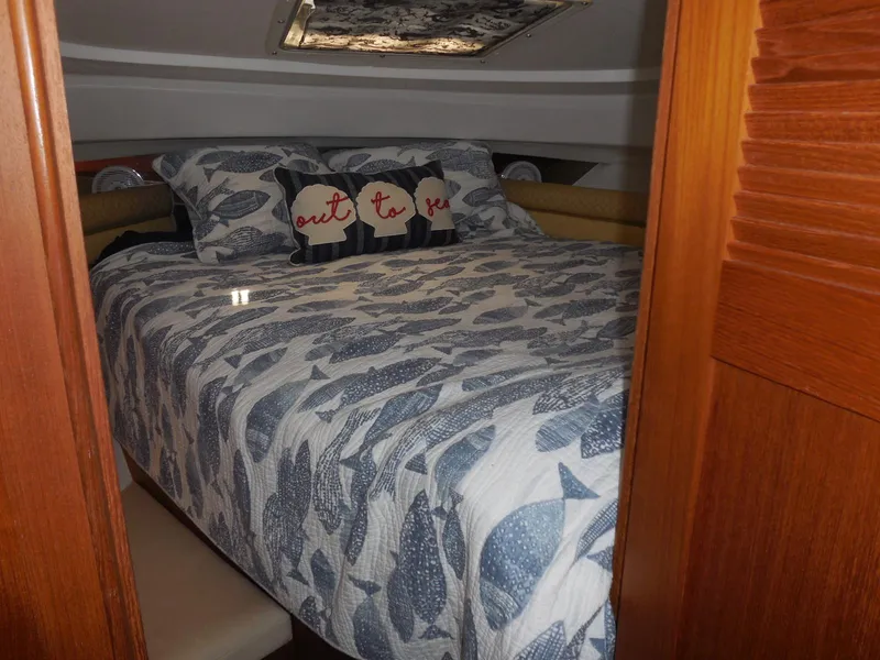 Slide: The Image of 2005 Stamas 370 Express cabin with fish-patterned bedding and decorative pillows. - 43