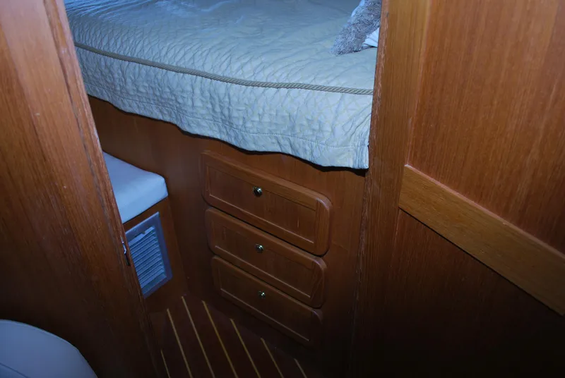 Slide: The Image of Interior cabin of 2005 Stamas 370 Express with wooden drawers and bed. - 46