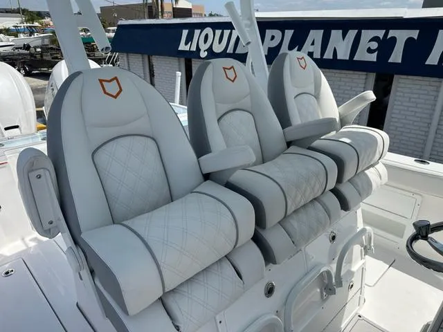 Slide: The Image of Sea Fox 328 Commander 2025 - 17