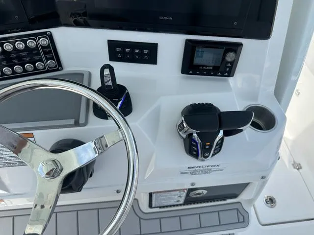 Slide: The Image of Sea Fox 328 Commander 2025 - 20