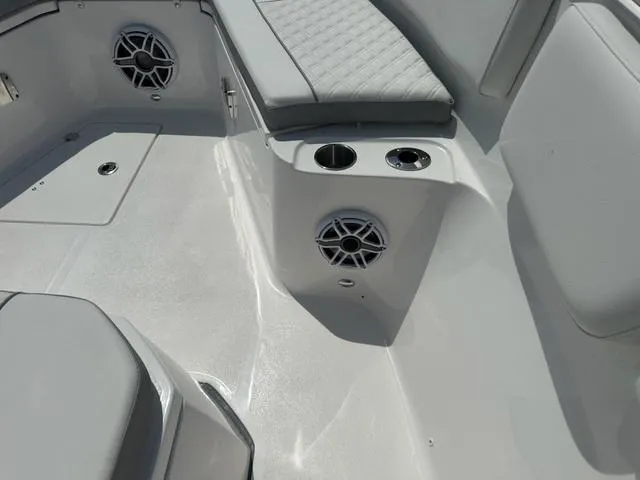 Slide: The Image of Sea Fox 328 Commander 2025 - 24