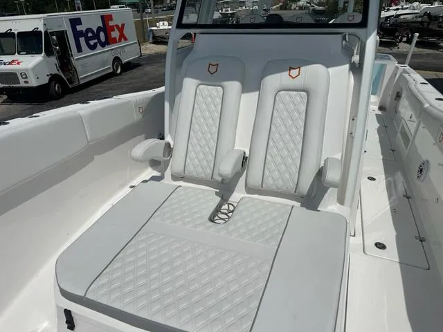 Slide: The Image of Sea Fox 328 Commander 2025 - 26