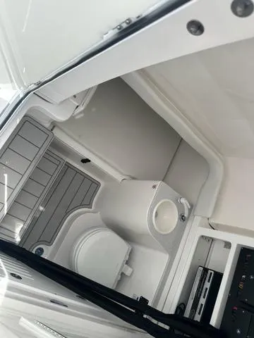 Slide: The Image of Sea Fox 328 Commander 2025 - 28