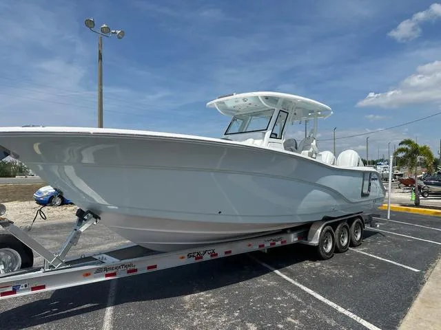 Slide: The Image of Sea Fox 328 Commander 2025 - 3