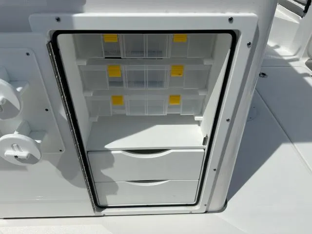 Slide: The Image of Sea Fox 328 Commander 2025 - 30