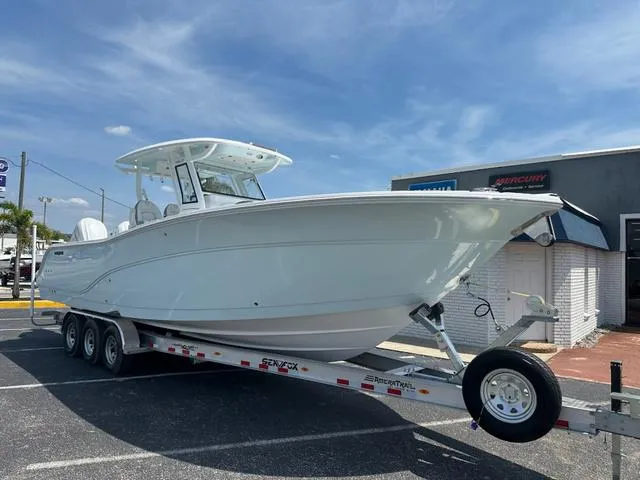 Slide: The Image of Sea Fox 328 Commander 2025 - 4