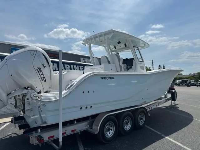 Slide: The Image of Sea Fox 328 Commander 2025 - 6