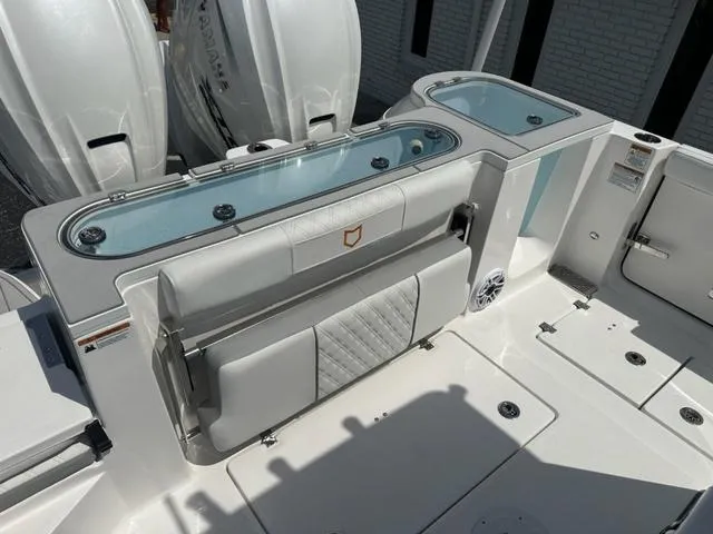 Slide: The Image of Sea Fox 328 Commander 2025 - 7