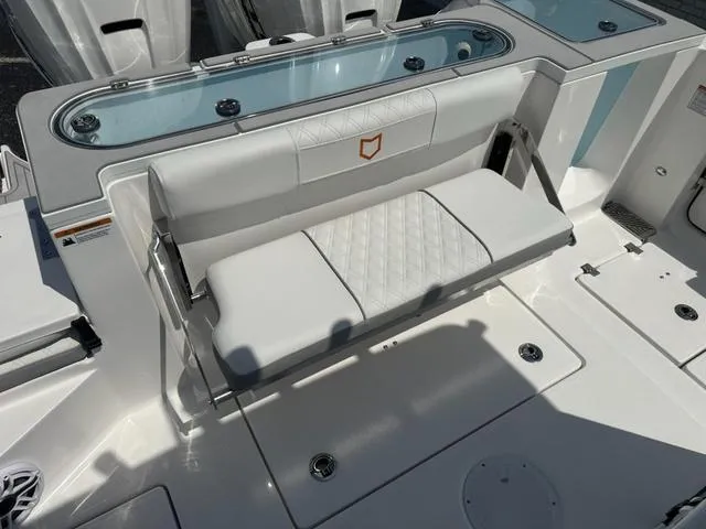 Slide: The Image of Sea Fox 328 Commander 2025 - 8