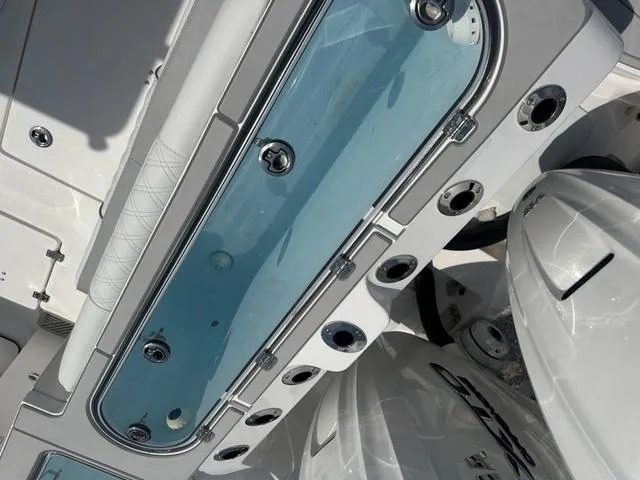 Slide: The Image of Sea Fox 328 Commander 2025 - 9