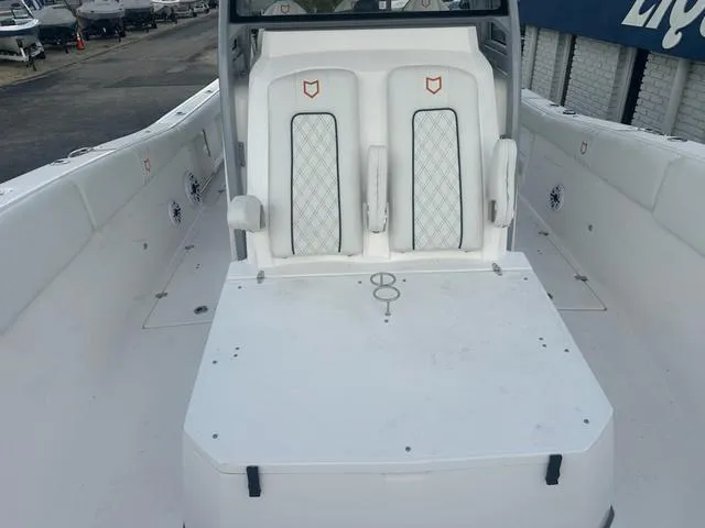 Slide: The Image of Sea Fox 328 Commander 2025 - 15