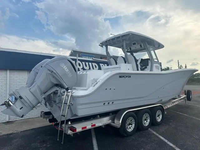 Slide: The Image of Sea Fox 328 Commander 2025 - 2