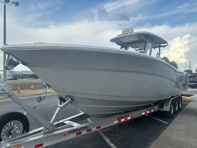 Slide: The Image of Sea Fox 328 Commander 2025 - 5