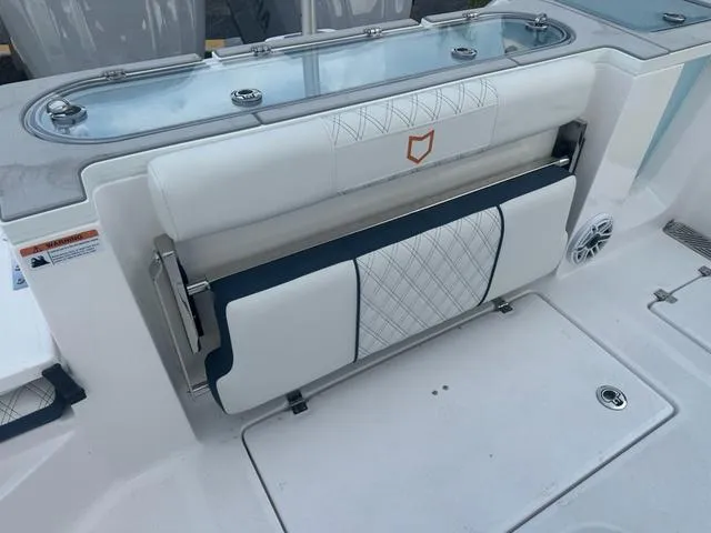 Slide: The Image of Sea Fox 328 Commander 2025 - 7