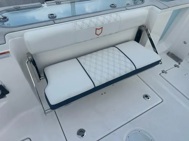 Slide: The Image of Sea Fox 328 Commander 2025 - 8