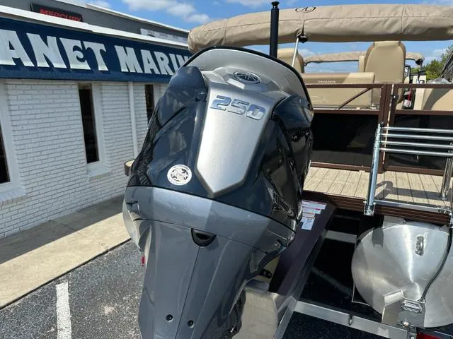 Slide: The Image of 2025 Veranda Relax VLC VR25VLC boat with powerful 250 HP engine at marina. - 8