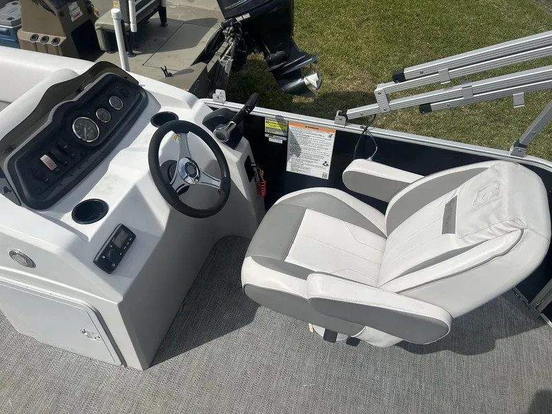 Slide: The Image of Captain's seat and console of 2022 Sweetwater SW 1886 c boat. - 4