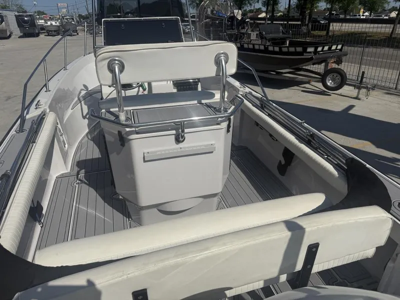 Slide: The Image of Boston Whaler 21 Outrage 1996 - 14
