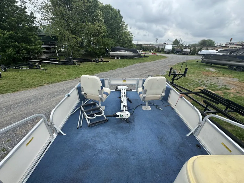Slide: The Image of 2000 Starcraft 200 Classic pontoon boat with blue carpet and two swivel chairs. - 10