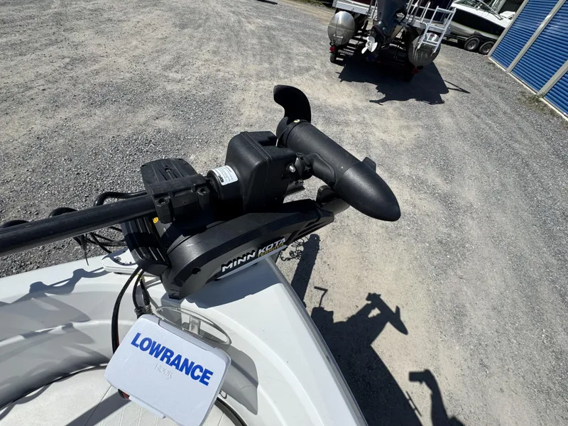 Slide: The Image of Tahoe 550 TF 2019 - 15