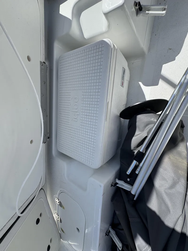 Slide: The Image of Tahoe 550 TF 2019 - 16