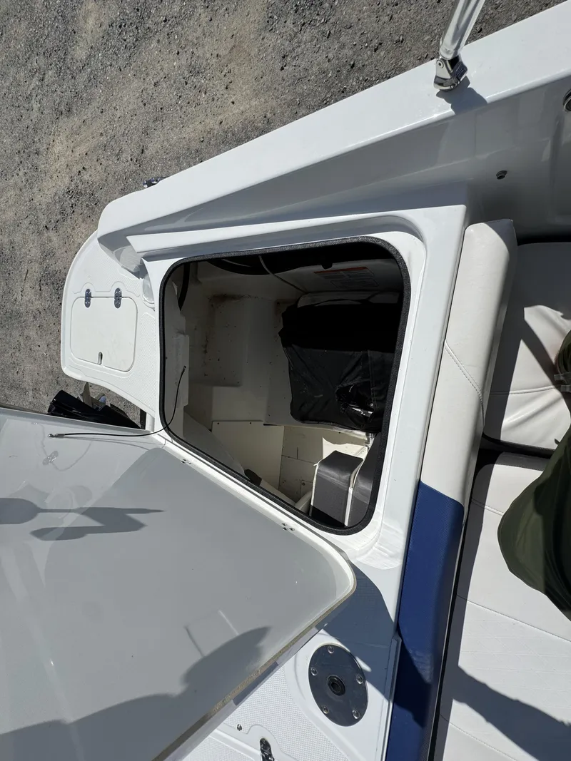 Slide: The Image of Tahoe 550 TF 2019 - 17