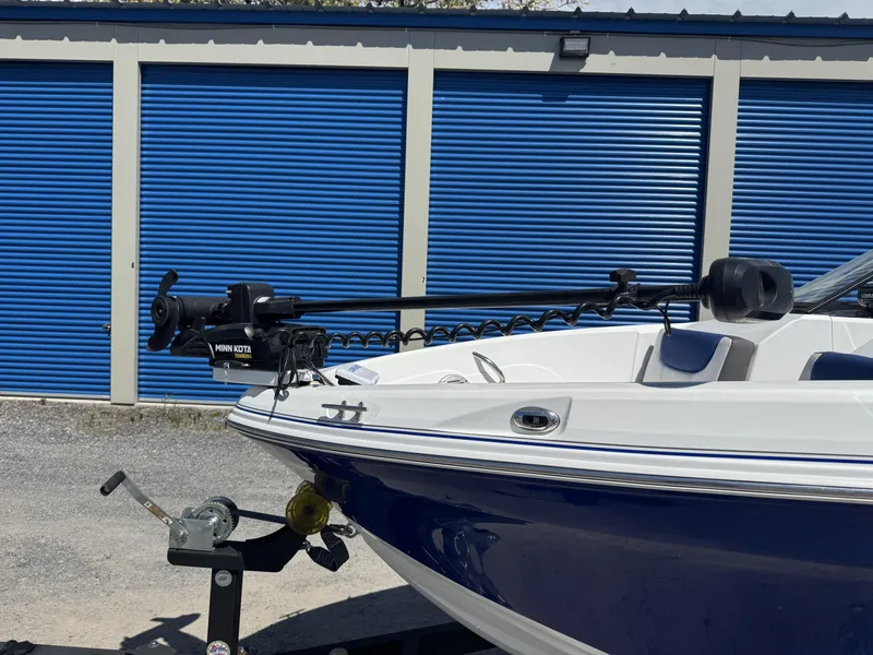 Slide: The Image of Tahoe 550 TF 2019 - 2