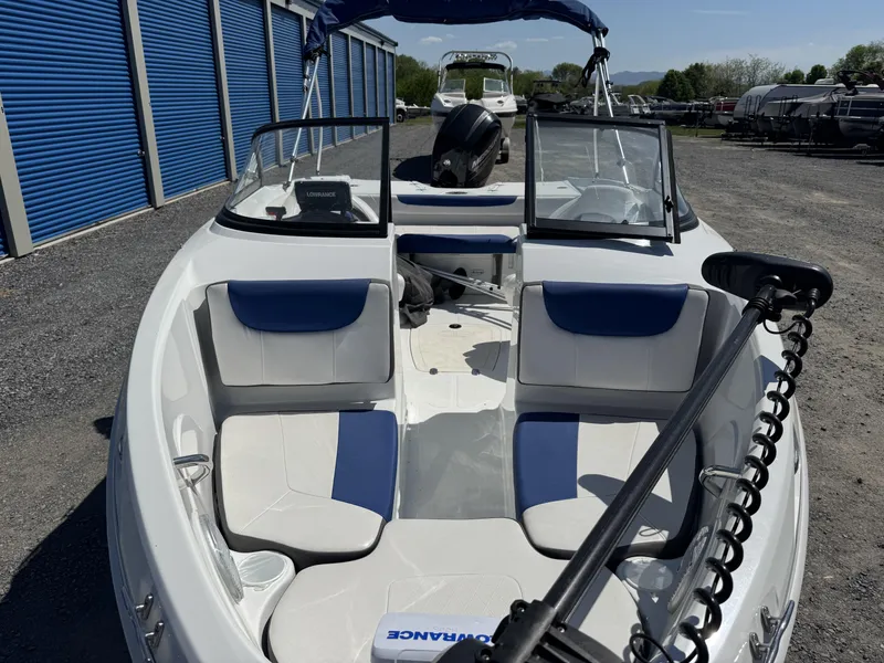 Slide: The Image of Tahoe 550 TF 2019 - 25